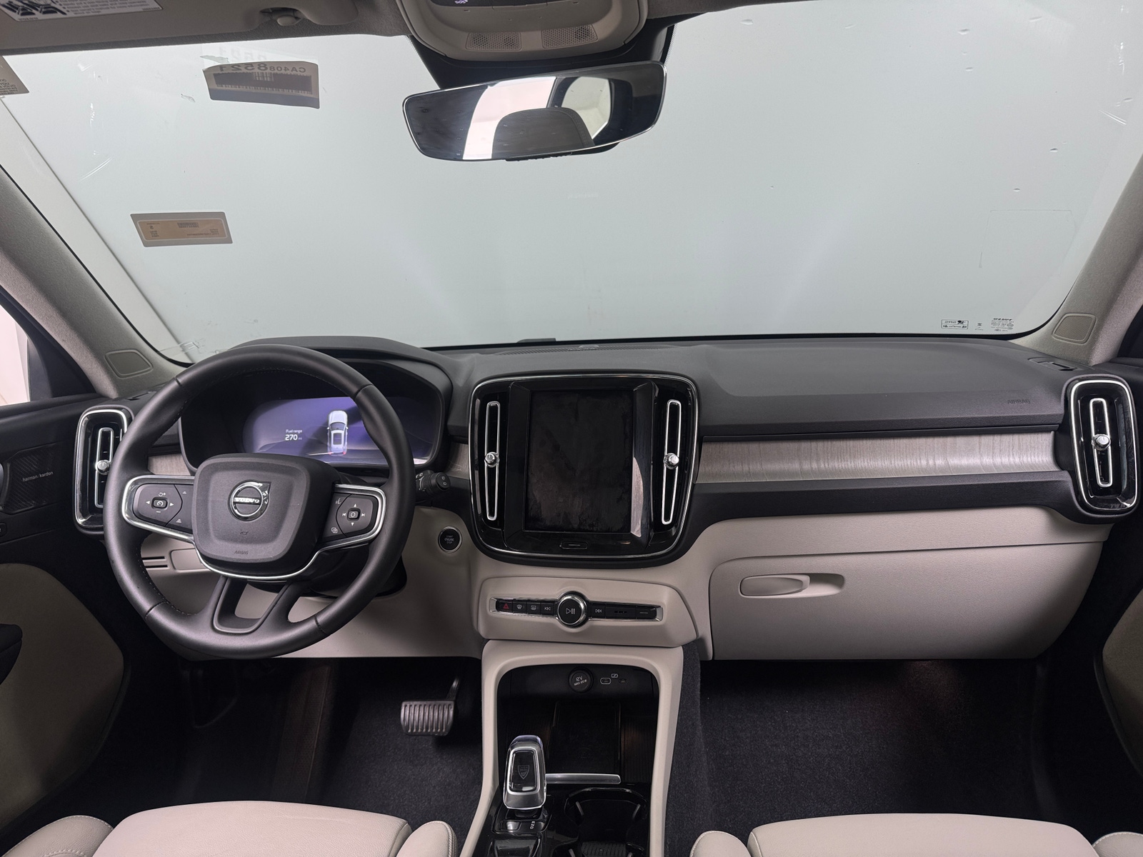 Thumbnail: 2024 Volvo XC40 - 2
