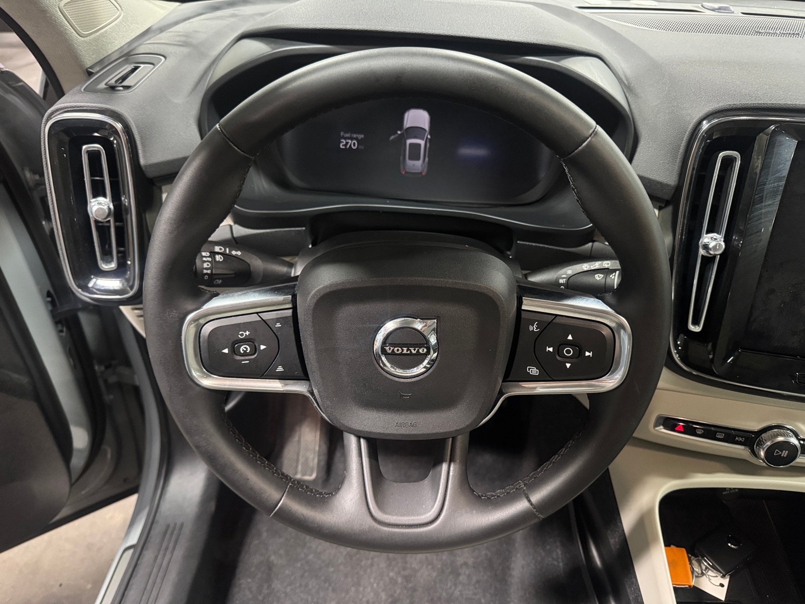 Thumbnail: 2024 Volvo XC40 - 4