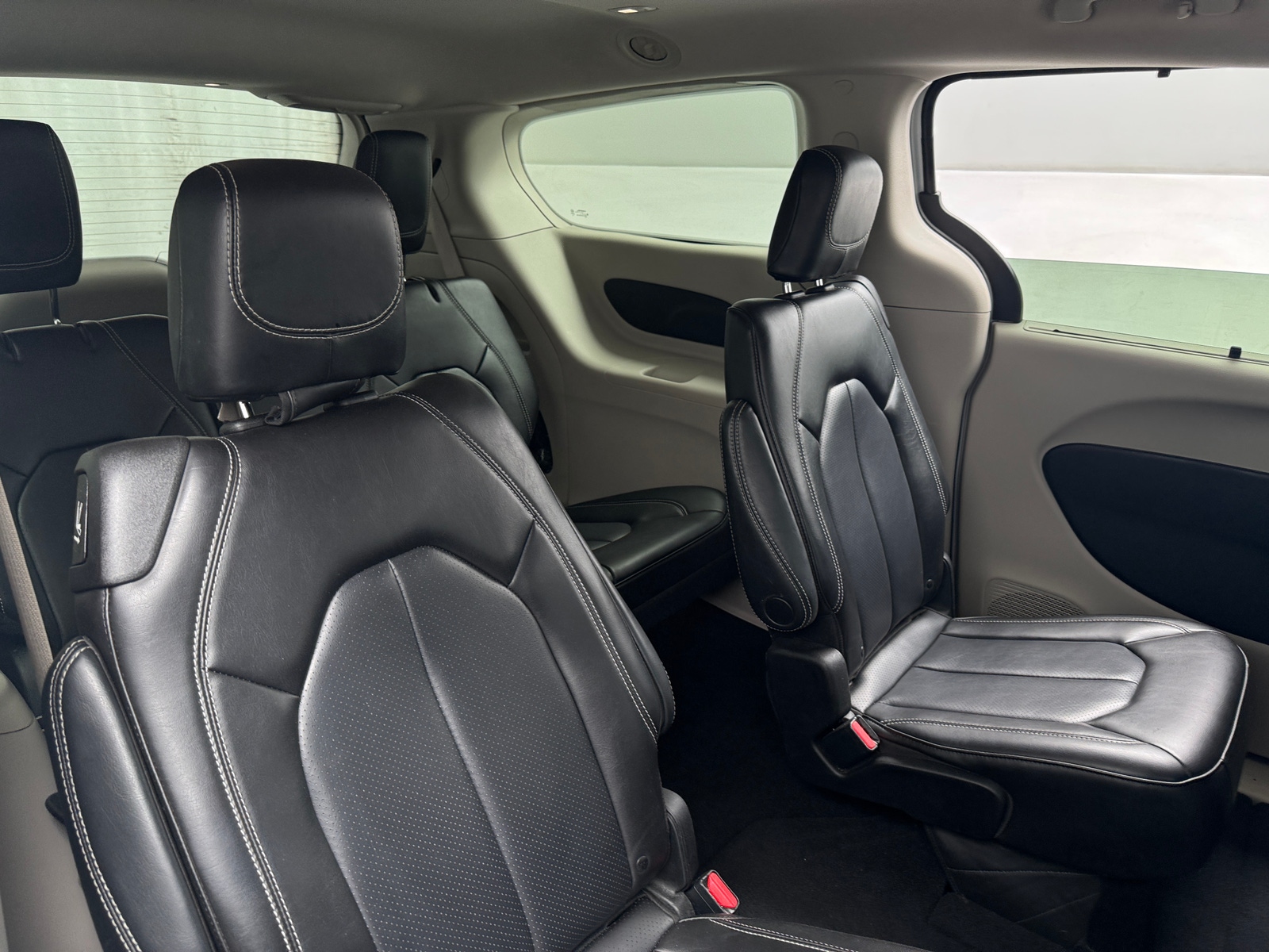 Thumbnail: 2023 Chrysler Pacifica - 5