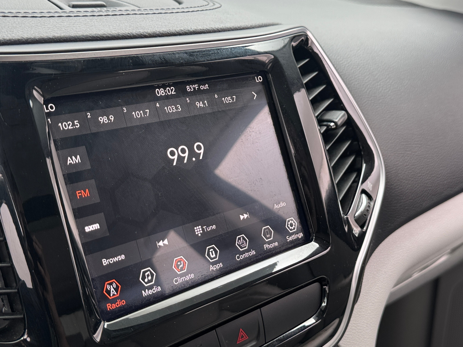 Thumbnail: 2019 Jeep Cherokee - 3