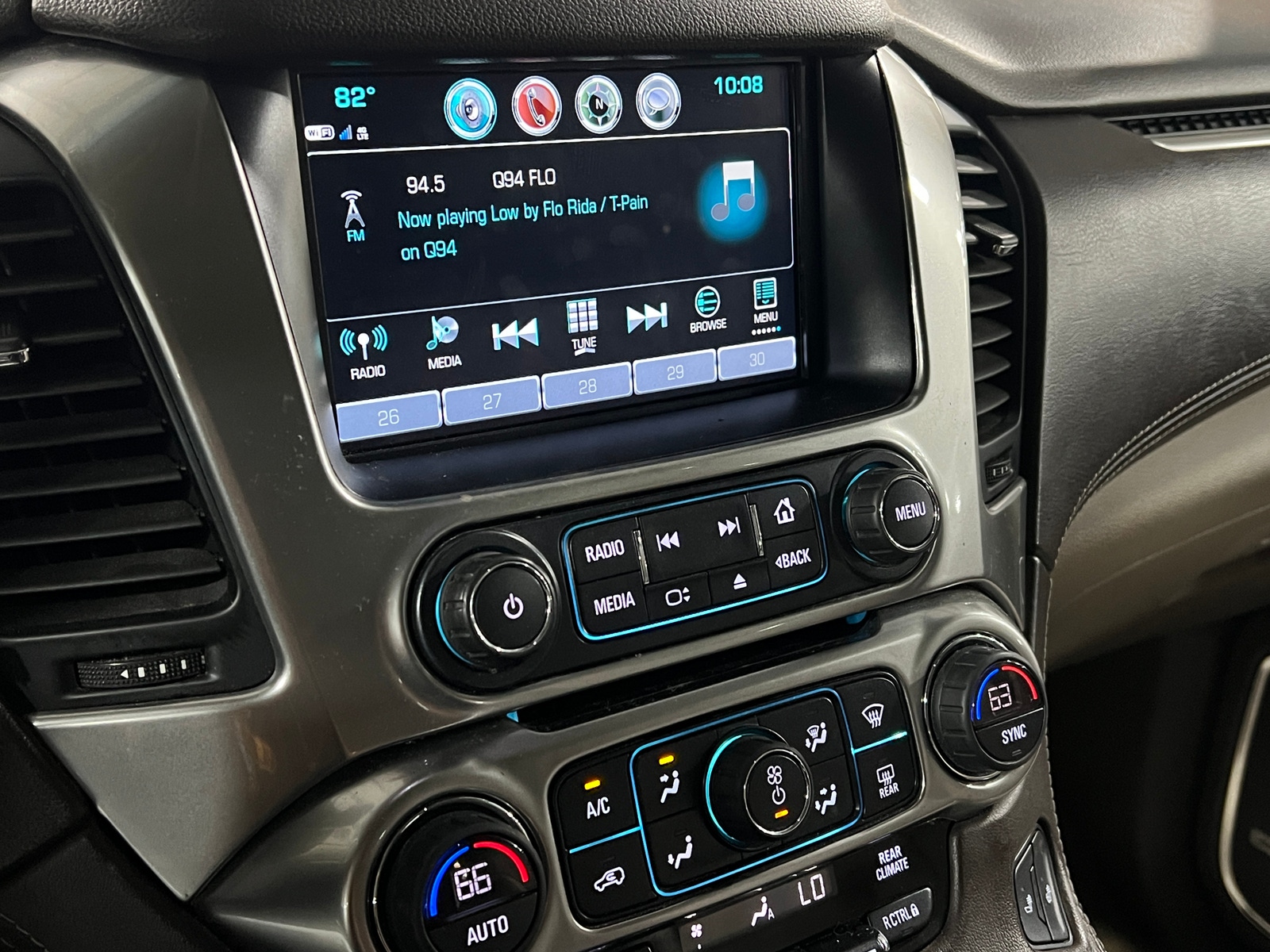 Thumbnail: 2020 Chevrolet Suburban - 3