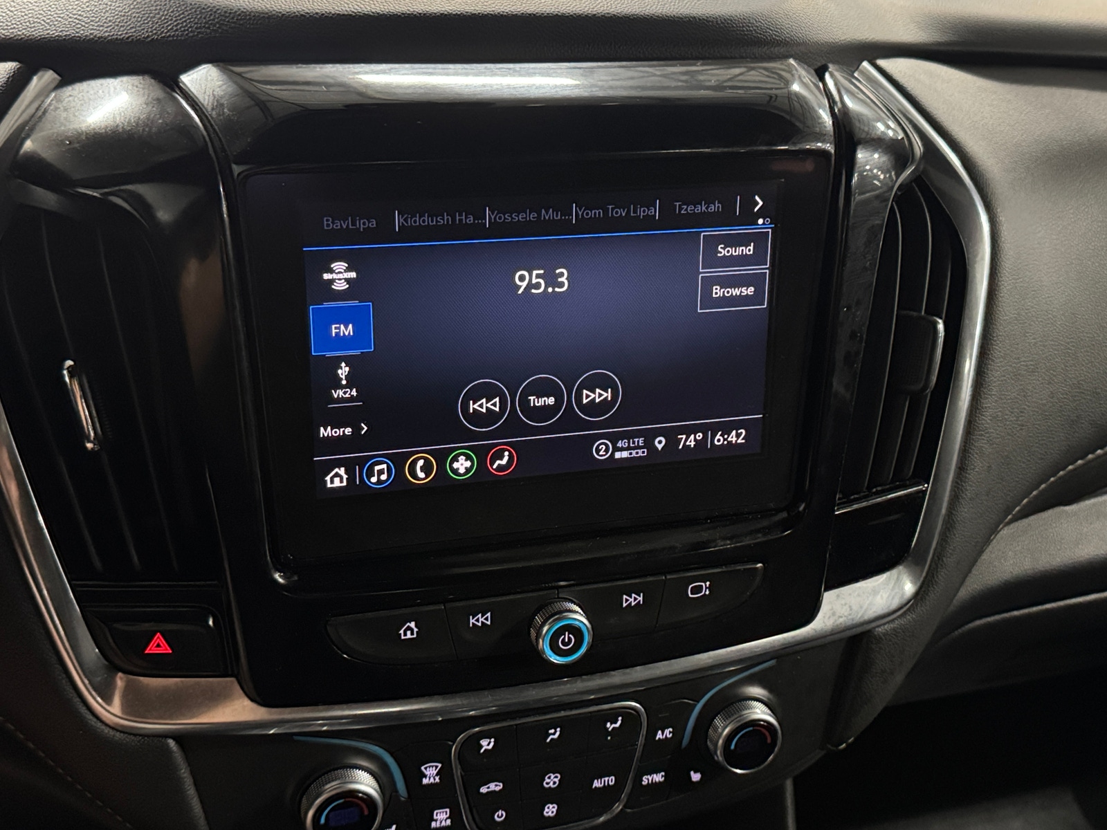 Thumbnail: 2023 Chevrolet Traverse - 3