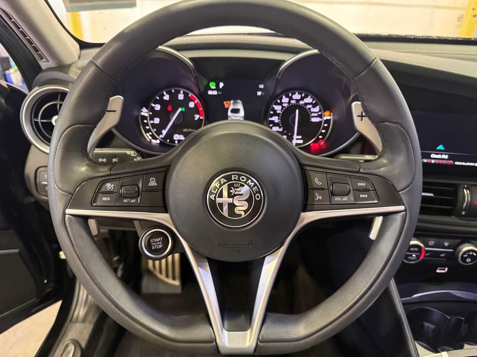 Thumbnail: 2017 Alfa Romeo Giulia - 4
