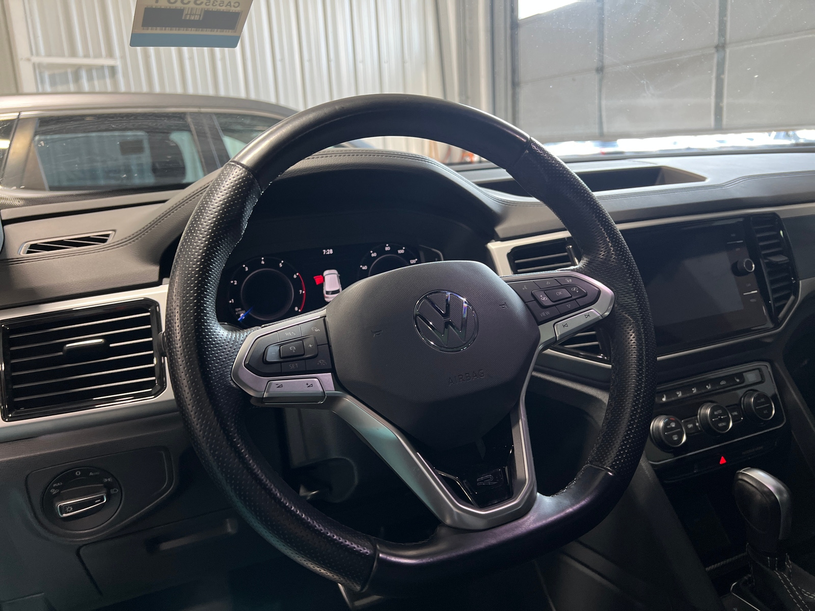 Thumbnail: 2022 Volkswagen Atlas - 4