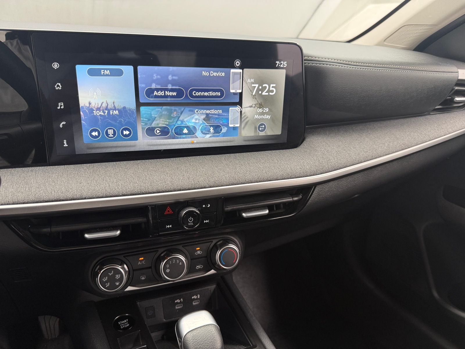 Thumbnail: 2025 Nissan Kicks - 4