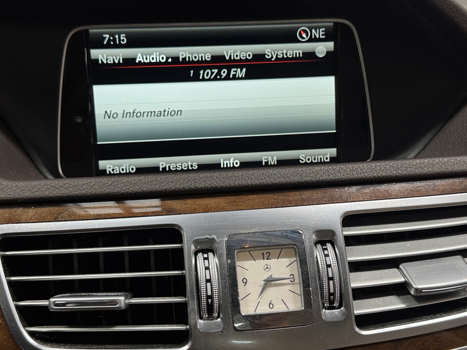 Thumbnail: 2014 Mercedes-Benz E-Class - 3