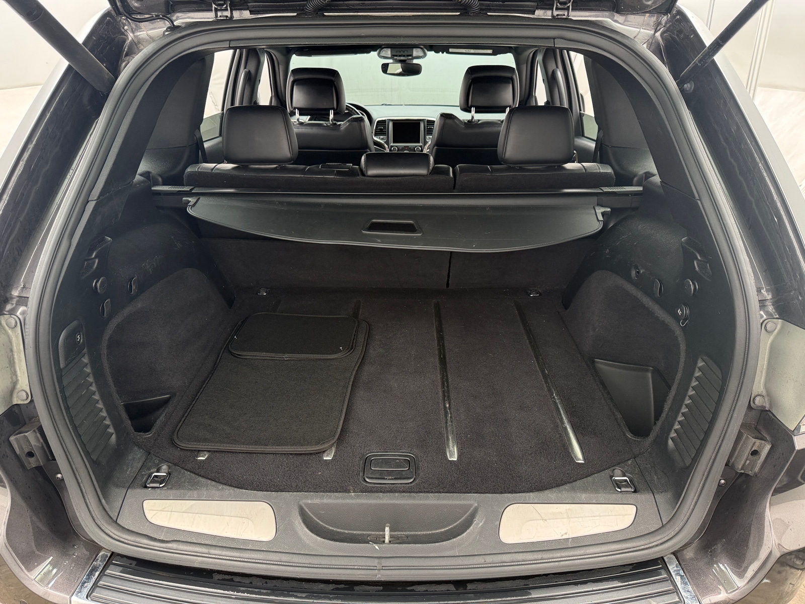 Thumbnail: 2017 Jeep Grand Cherokee - 6