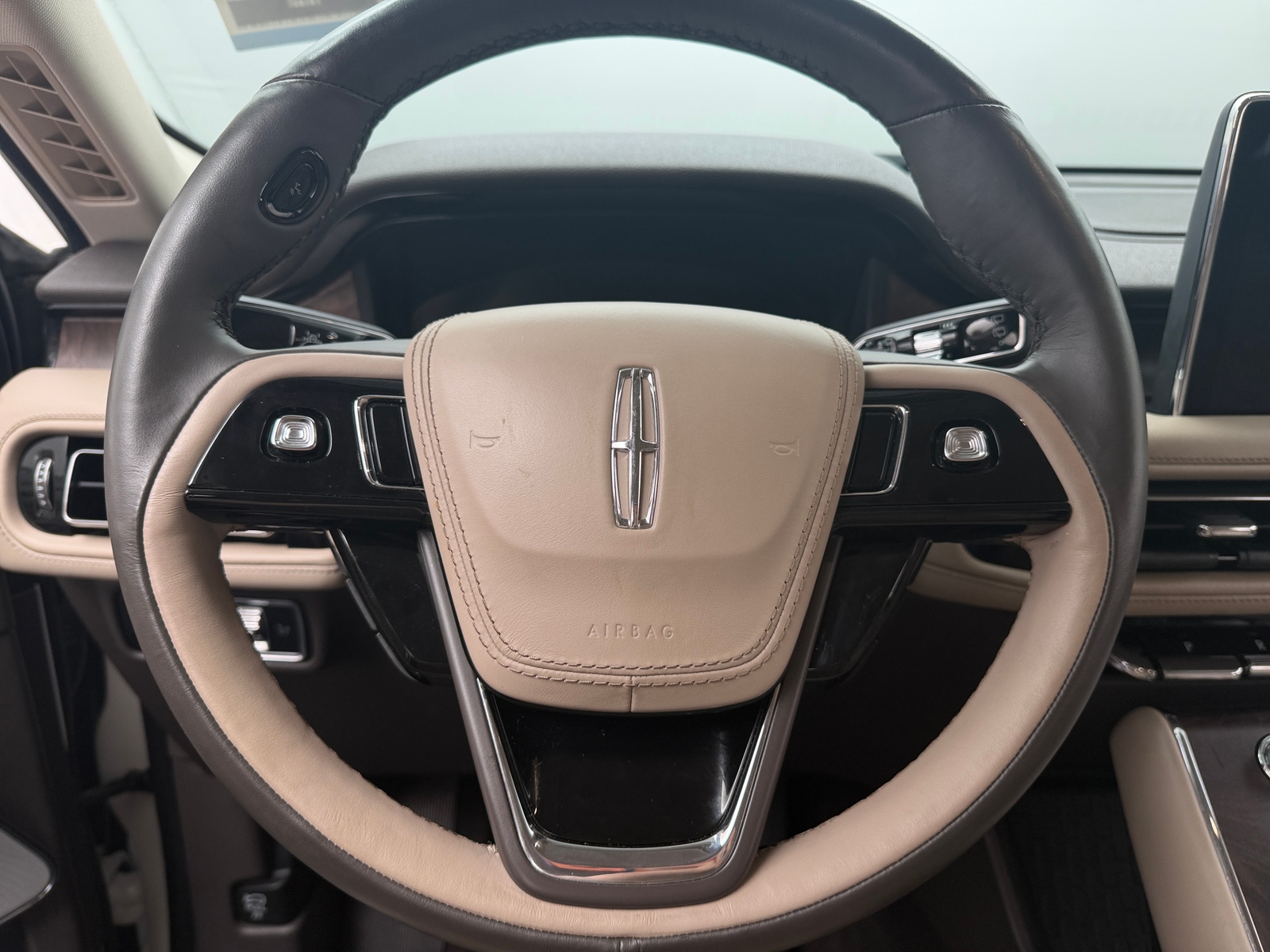 Thumbnail: 2023 Lincoln Aviator - 4