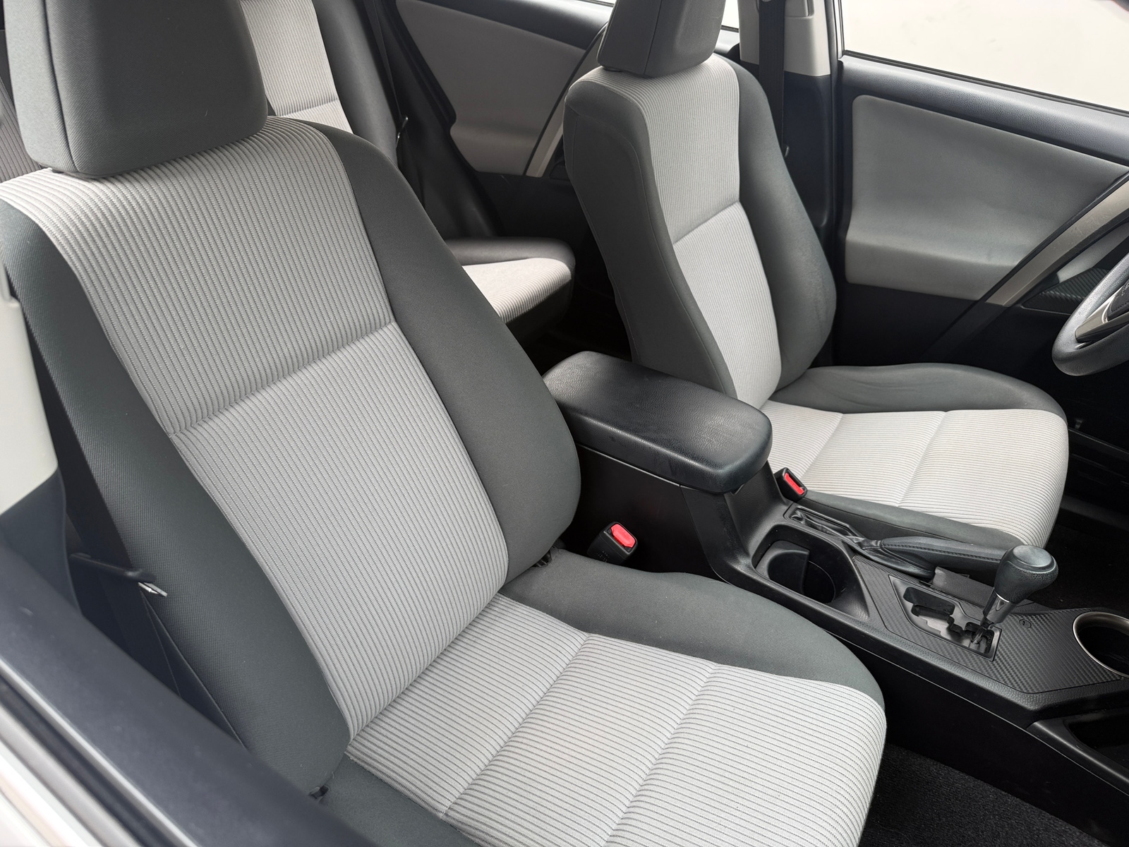 Thumbnail: 2015 Toyota RAV4 - 2