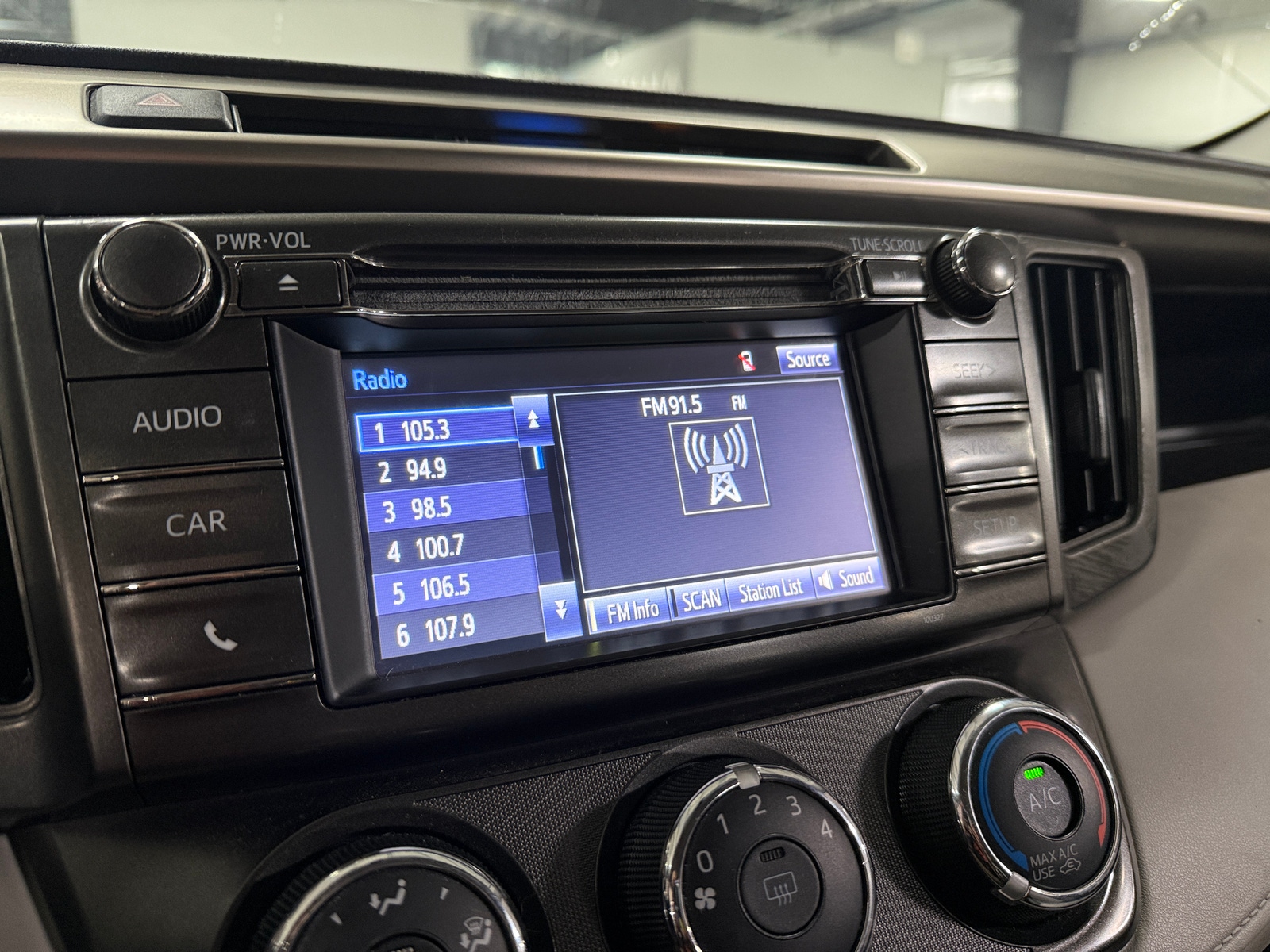 Thumbnail: 2015 Toyota RAV4 - 4