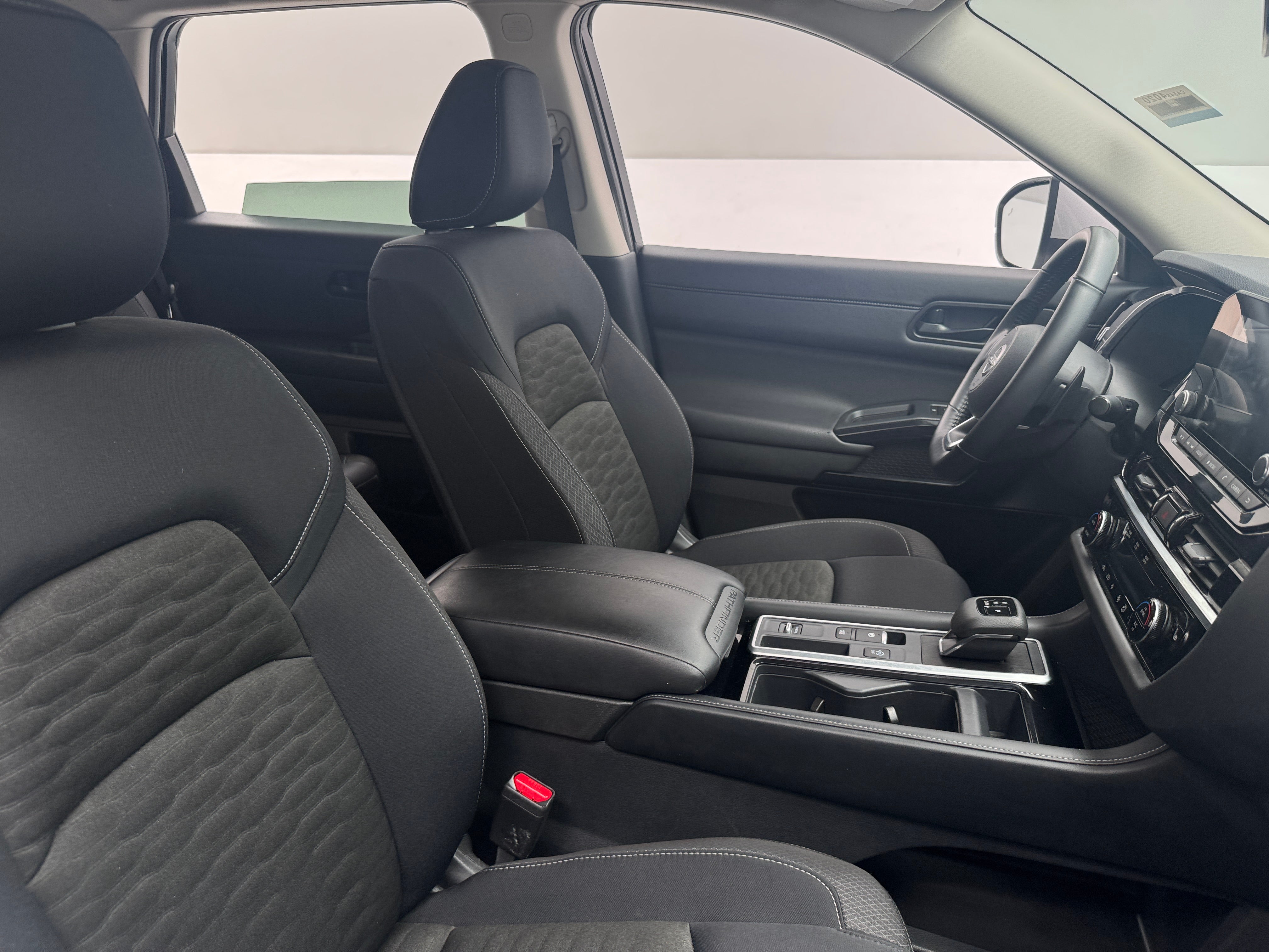 2025 Nissan Pathfinder SV - Photo 3