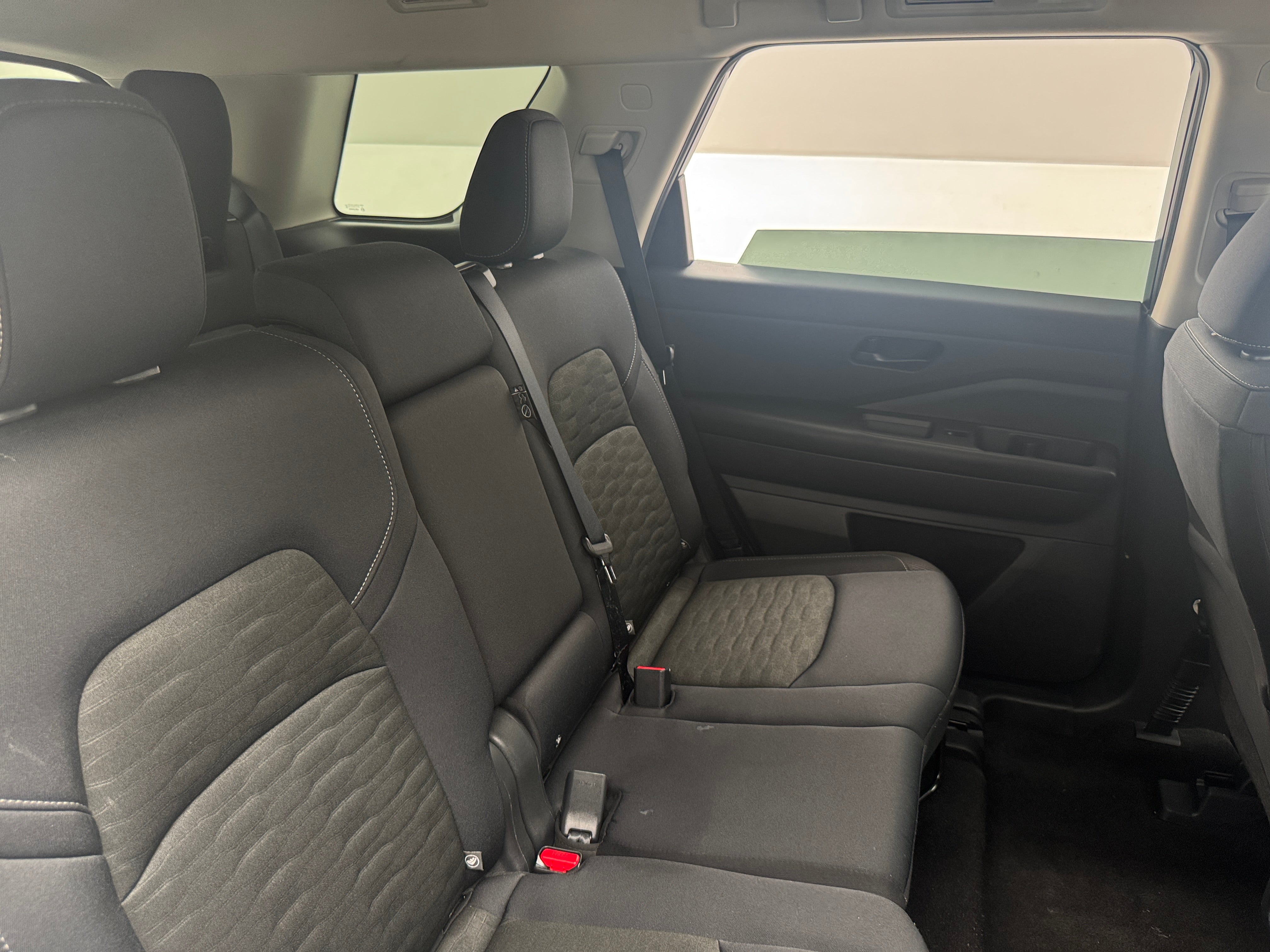 2025 Nissan Pathfinder SV - Photo 4