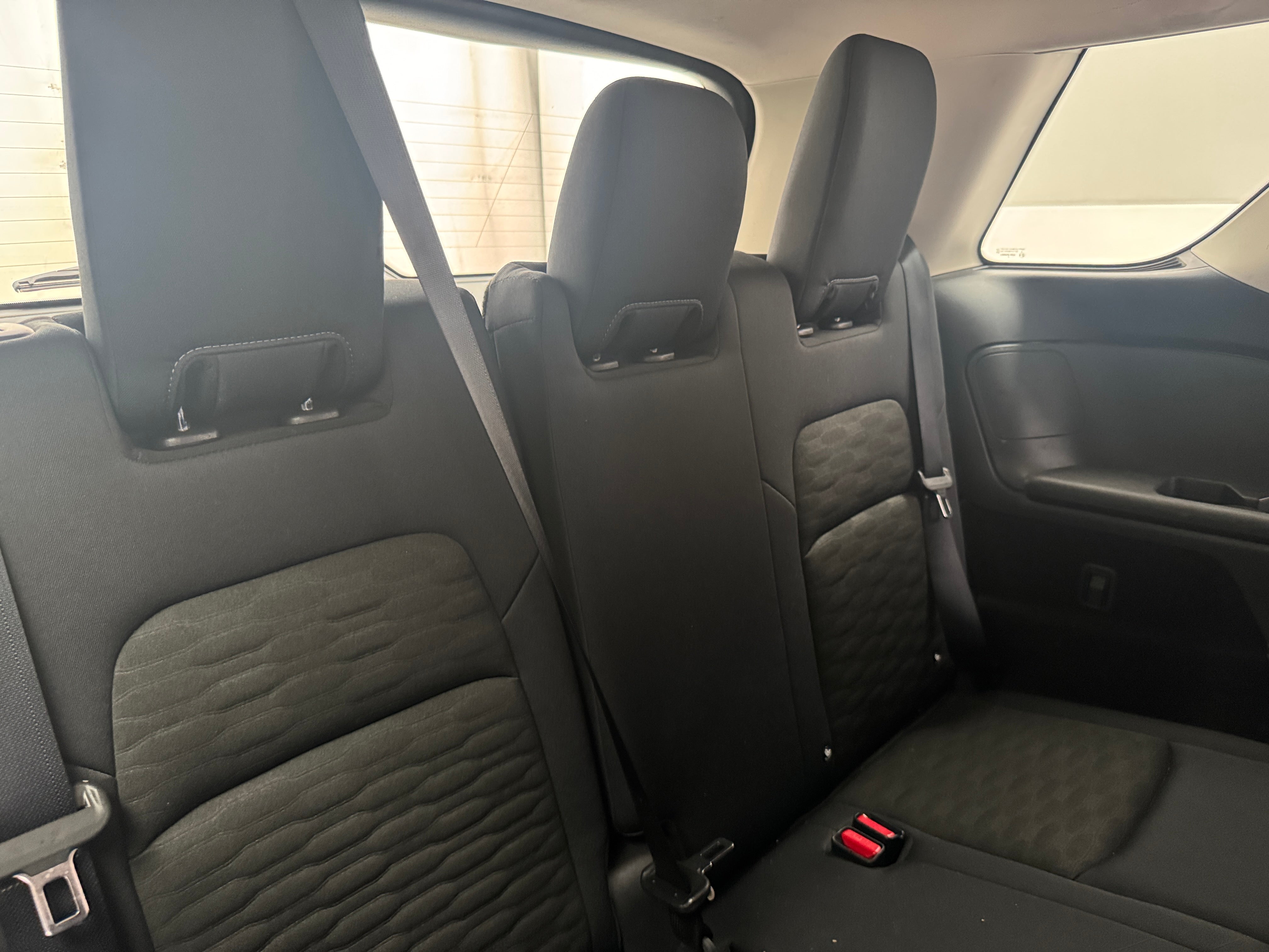 2025 Nissan Pathfinder SV - Photo 5