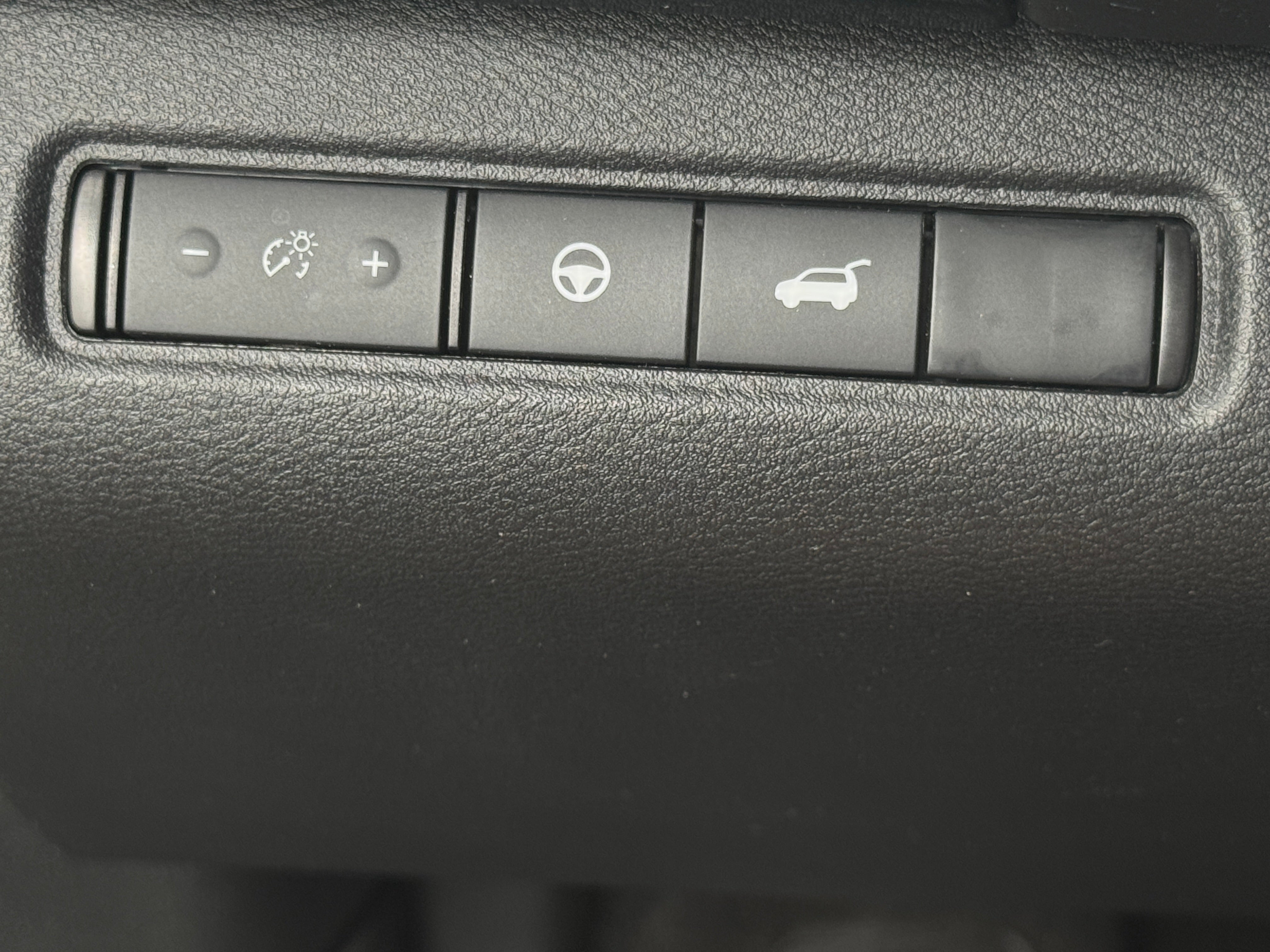 2025 Nissan Pathfinder SV - Photo 13