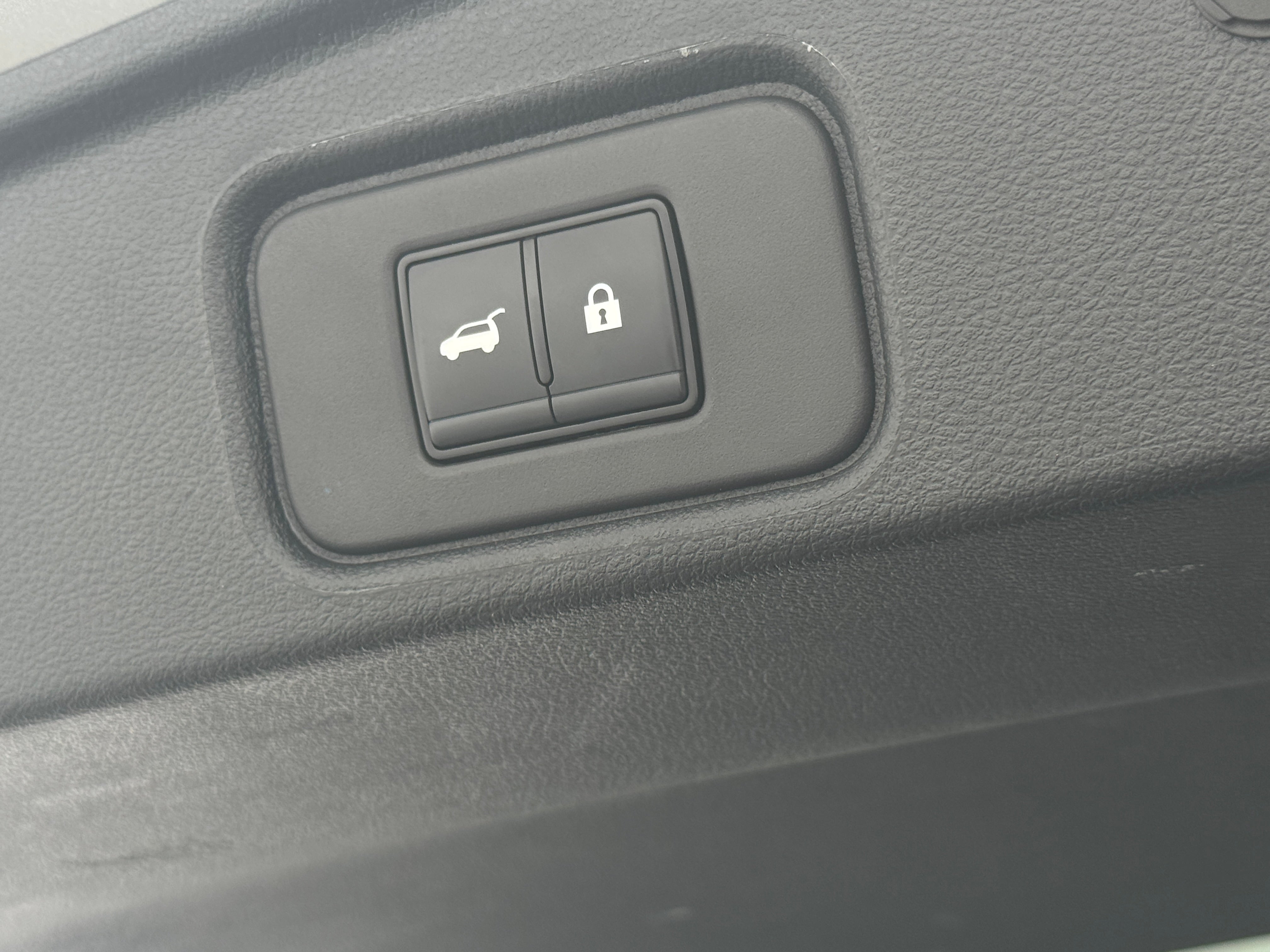2025 Nissan Pathfinder SV - Photo 15