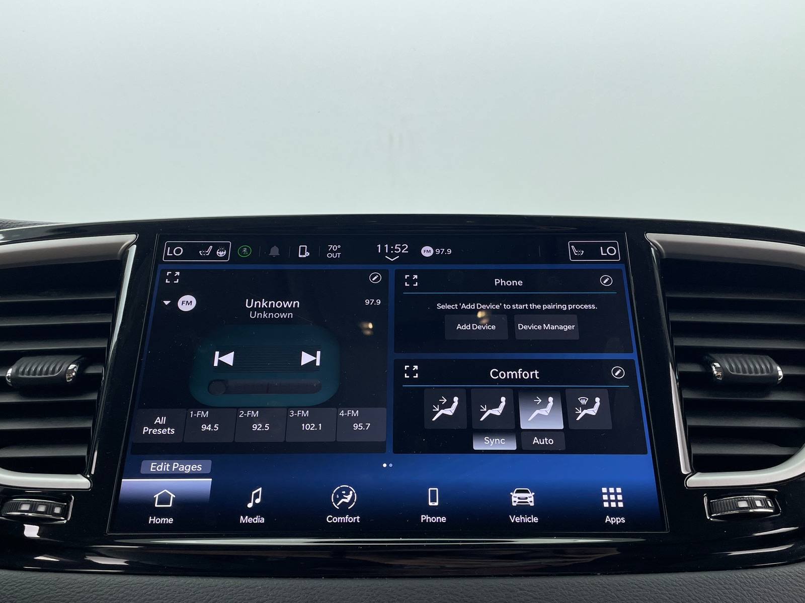 Thumbnail: 2024 Chrysler Pacifica - 3