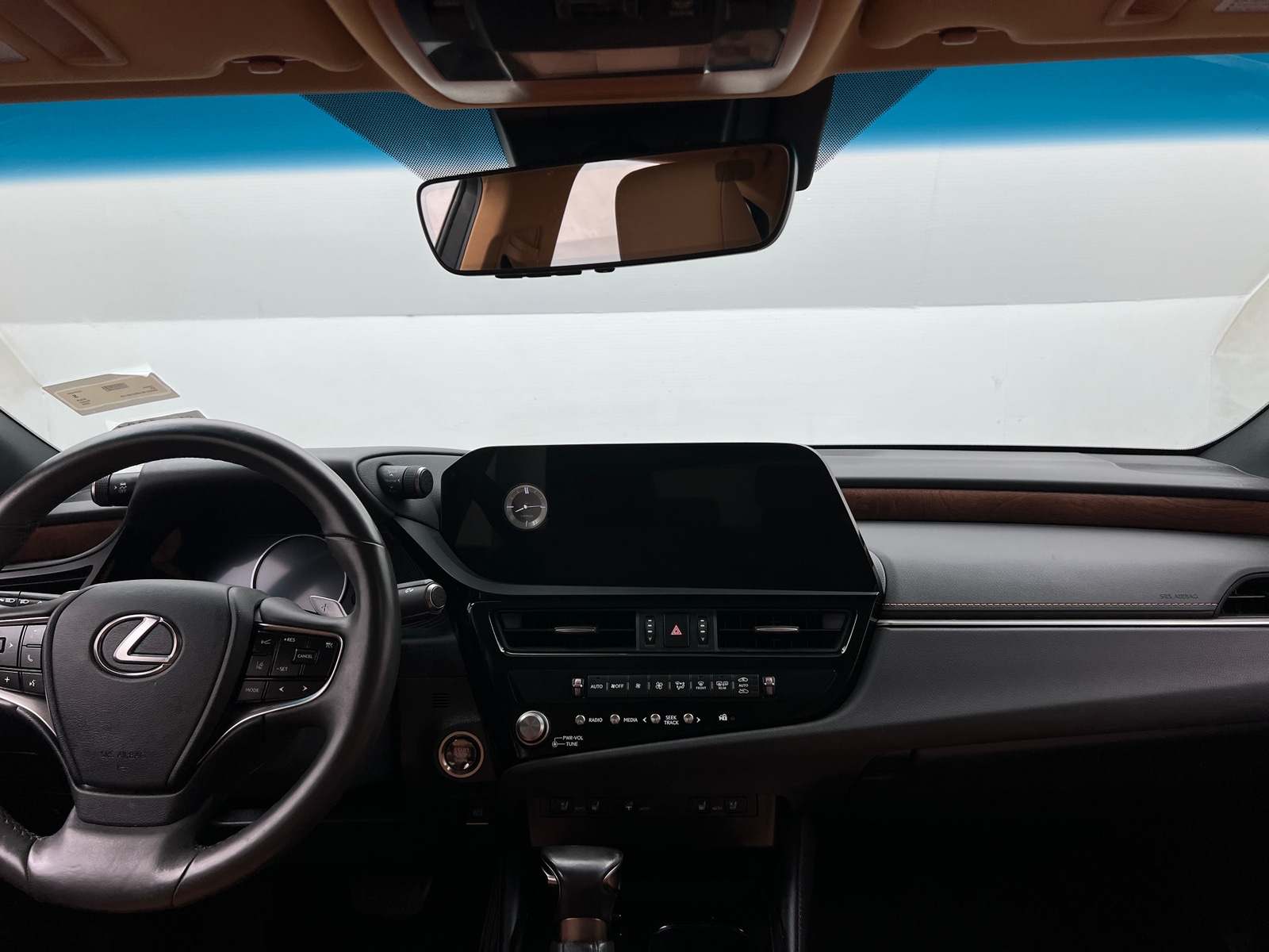 Thumbnail: 2024 Lexus ES - 2
