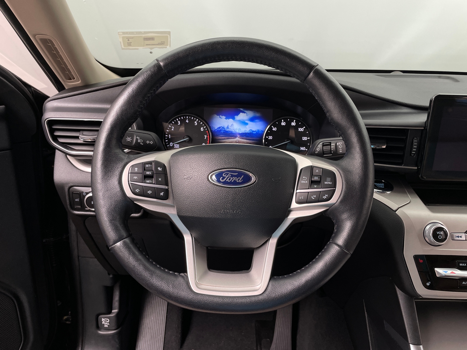 Thumbnail: 2022 Ford Explorer - 4