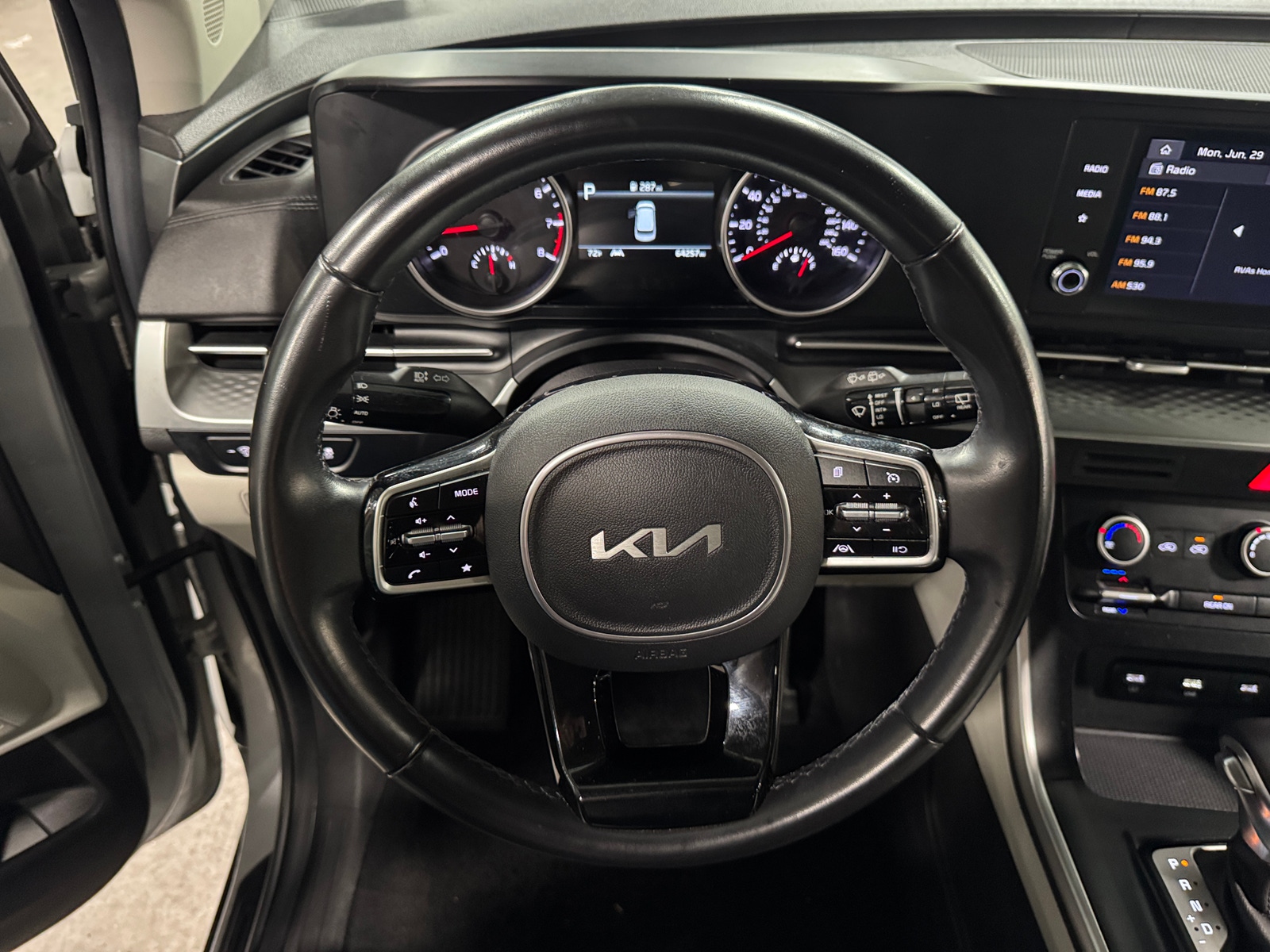 Thumbnail: 2022 Kia Carnival - 4