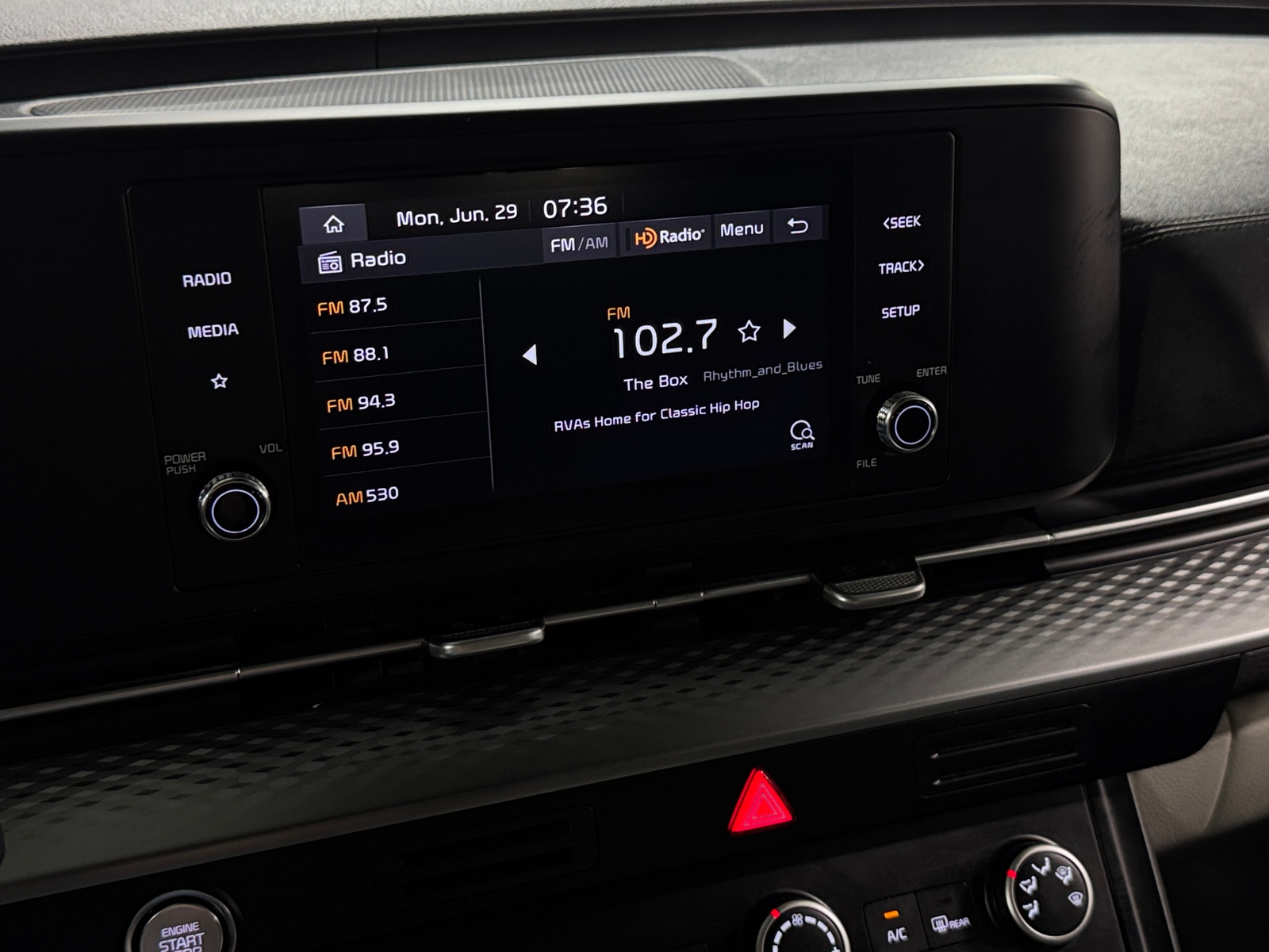 Thumbnail: 2022 Kia Carnival - 3