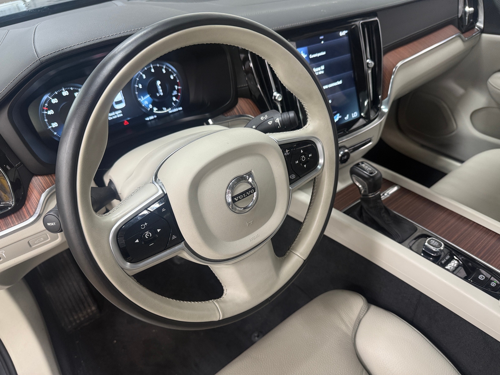 Thumbnail: 2019 Volvo S60 - 4