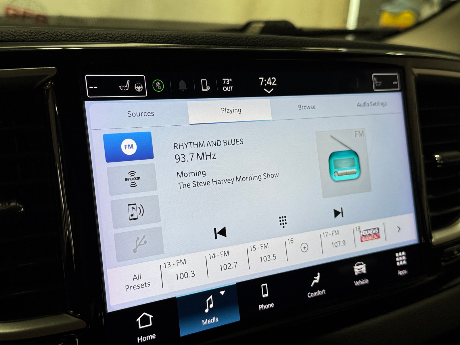 Thumbnail: 2024 Chrysler Pacifica - 3