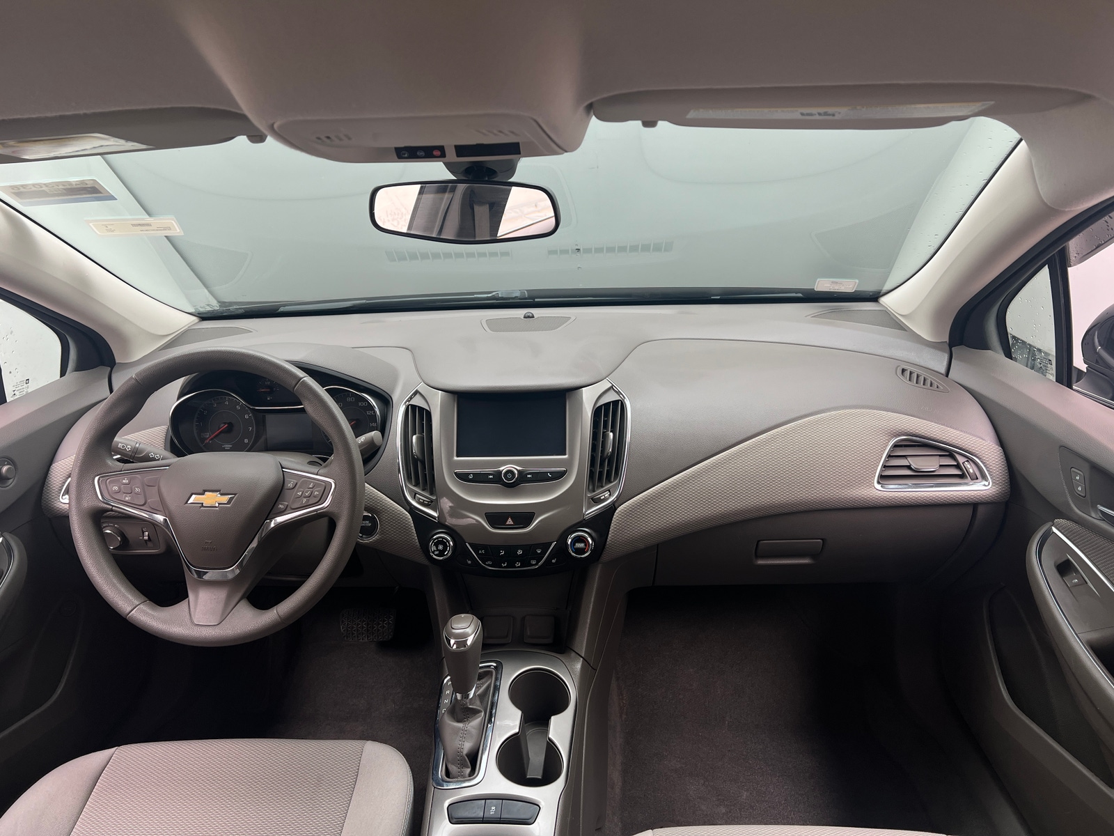 Thumbnail: 2017 Chevrolet Cruze - 3