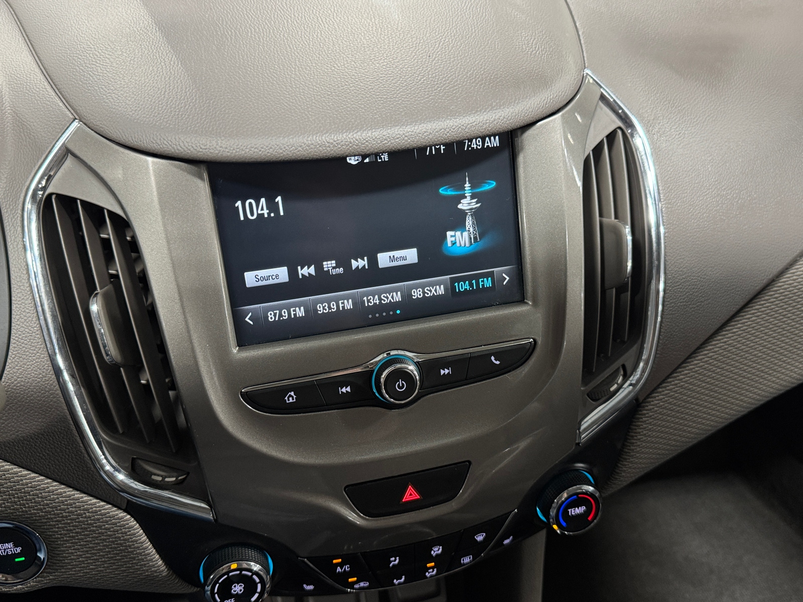 Thumbnail: 2017 Chevrolet Cruze - 4