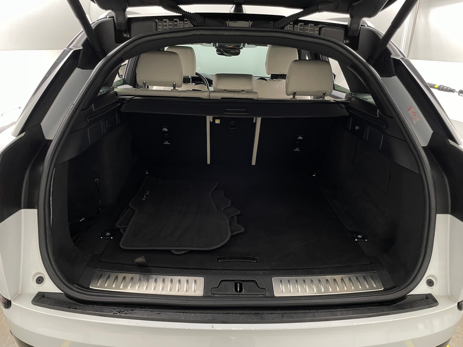 Thumbnail: 2021 Land Rover Range Rover Velar - 6