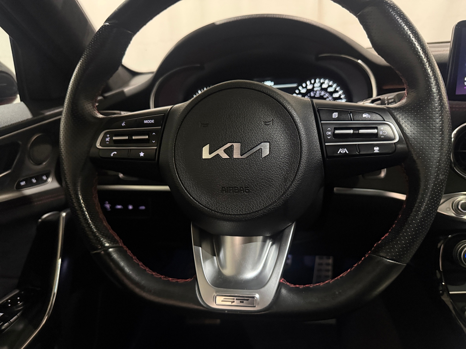 Thumbnail: 2023 Kia Stinger - 4