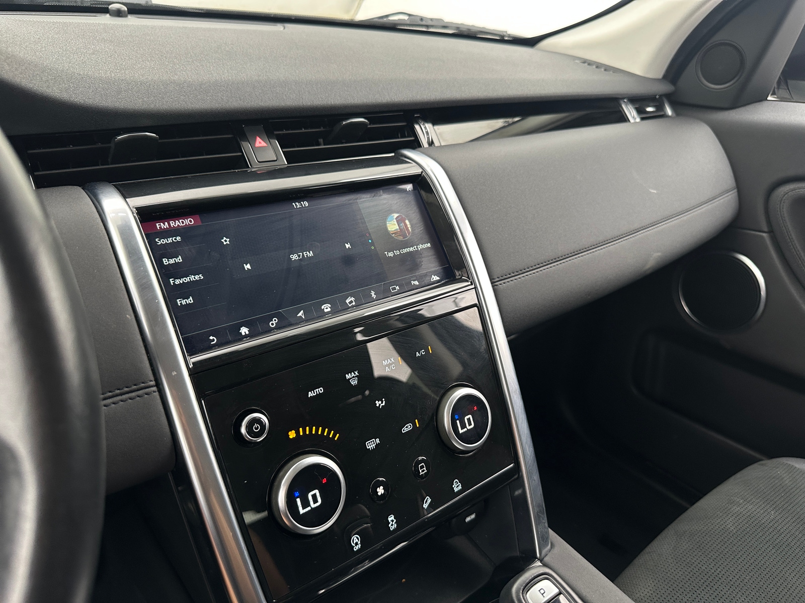 Thumbnail: 2020 Land Rover Discovery Sport - 3
