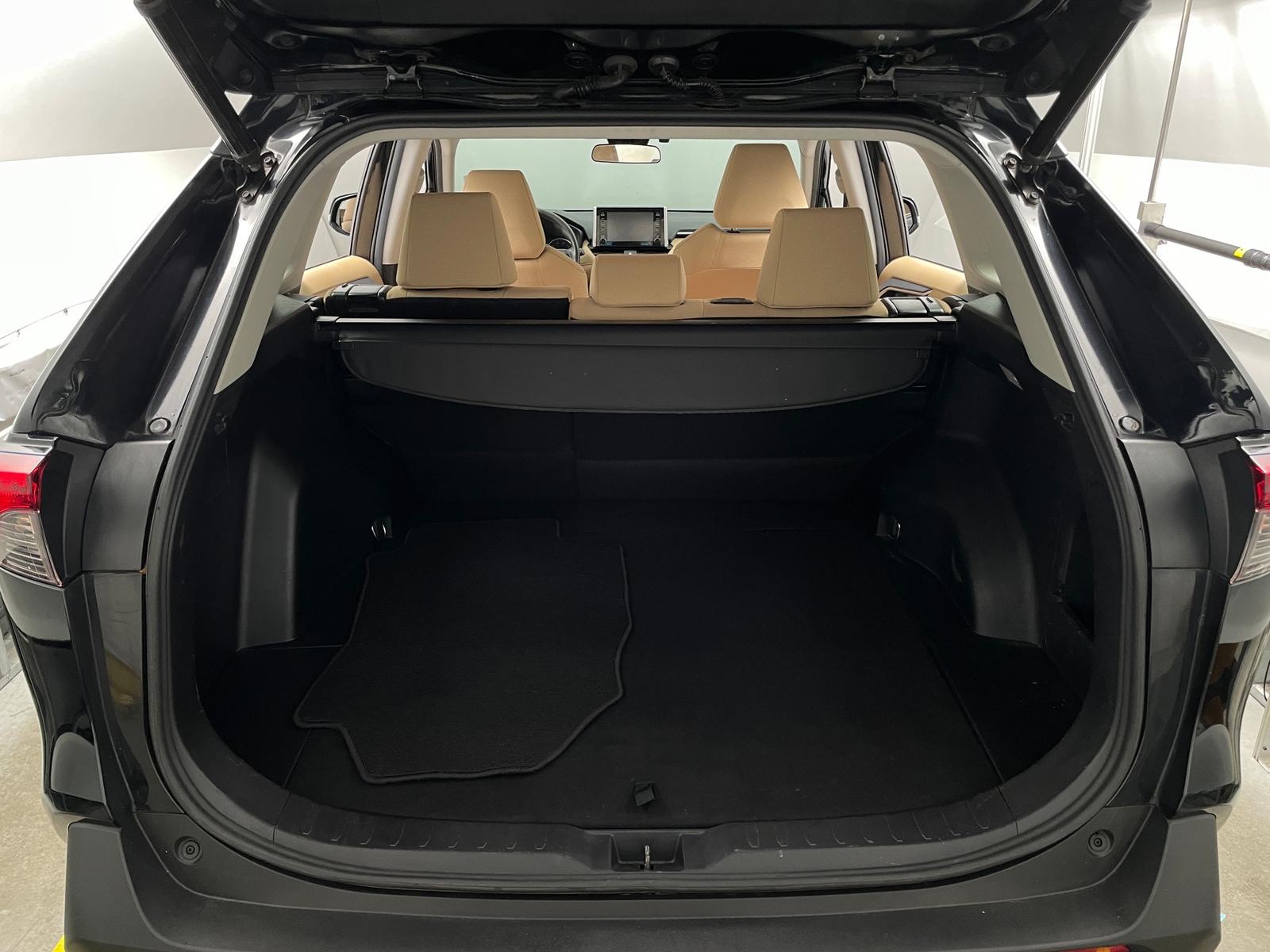 Thumbnail: 2019 Toyota RAV4 - 7