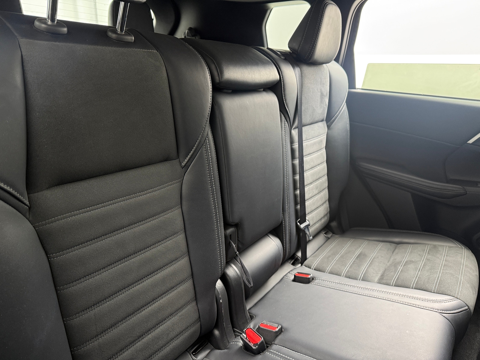 Thumbnail: 2025 Mitsubishi Outlander - 5
