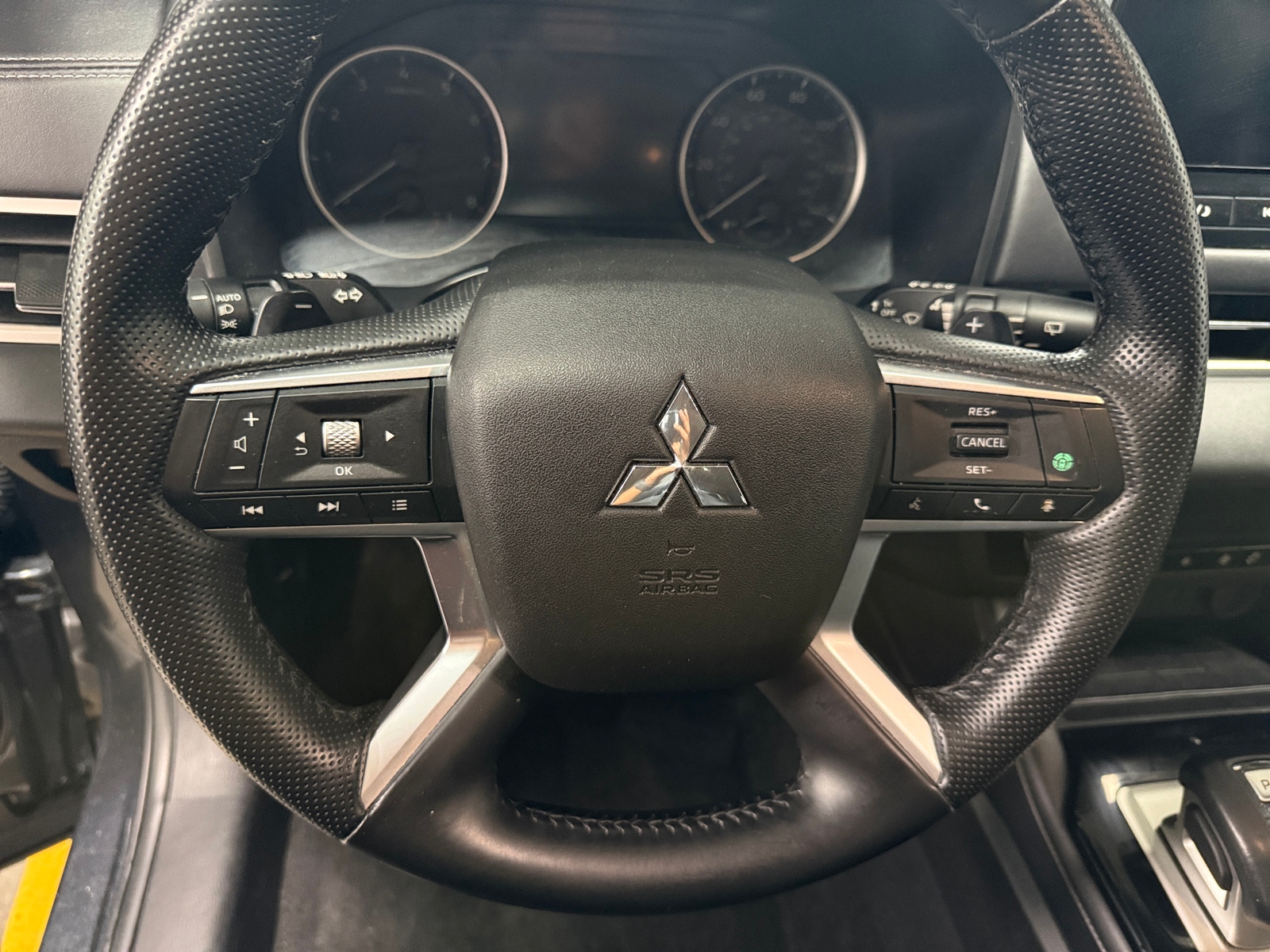 Thumbnail: 2025 Mitsubishi Outlander - 4