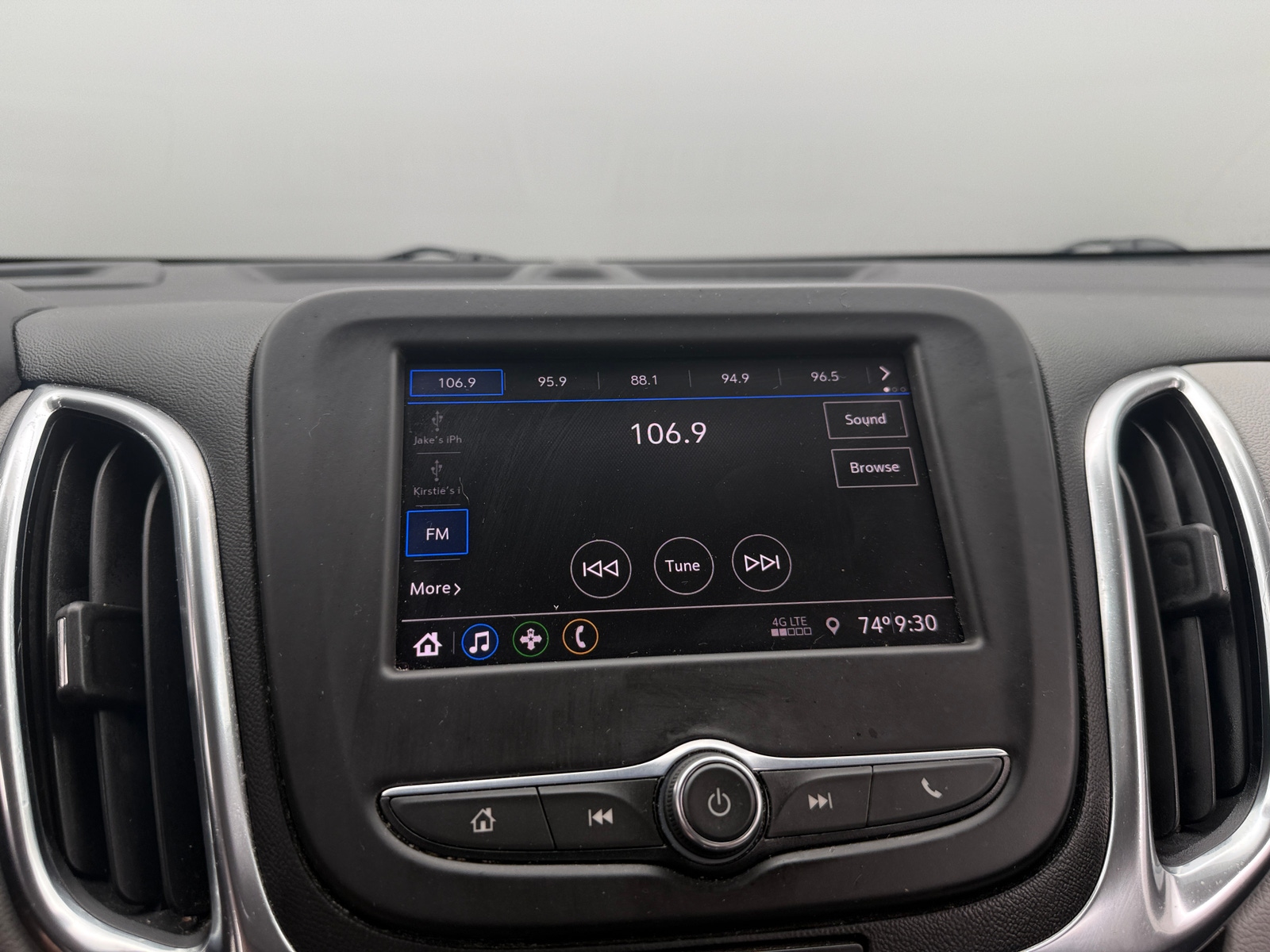 Thumbnail: 2021 Chevrolet Equinox - 4
