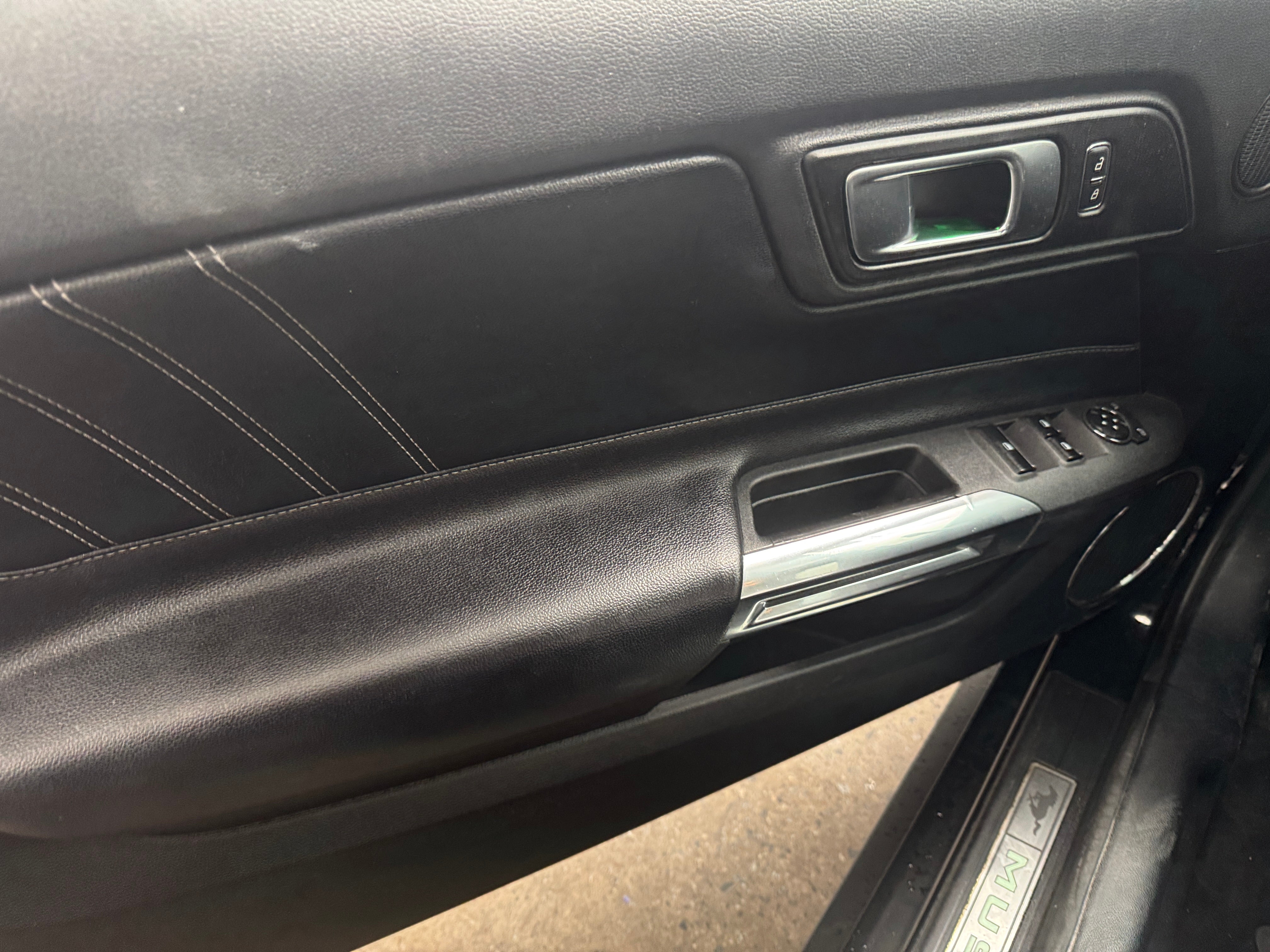 2021 Ford Mustang EcoBoost Premium - Photo 2