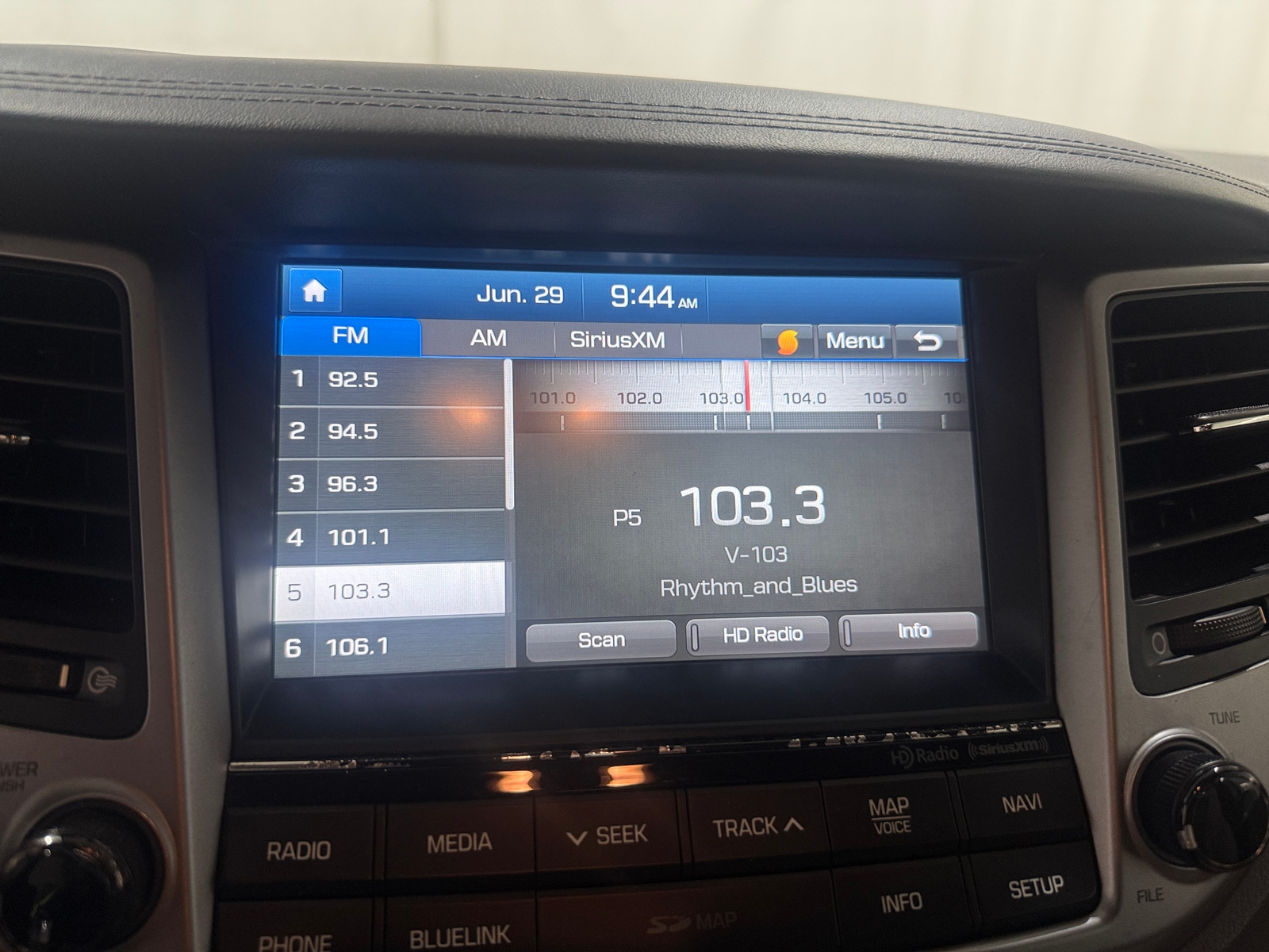 Thumbnail: 2016 Hyundai Tucson - 3