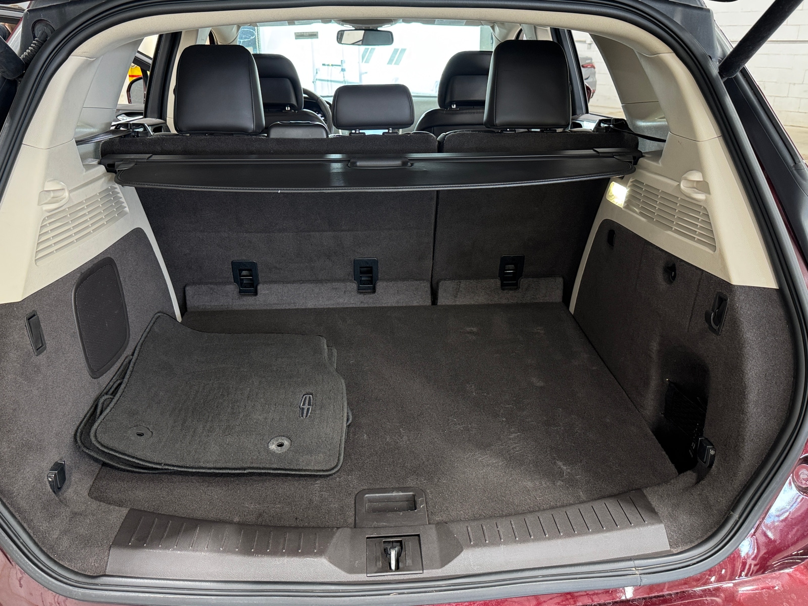 Thumbnail: 2017 Lincoln MKC - 6
