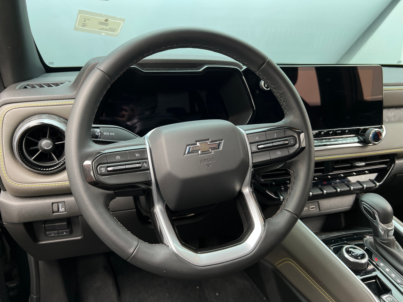 Thumbnail: 2024 Chevrolet Colorado - 5