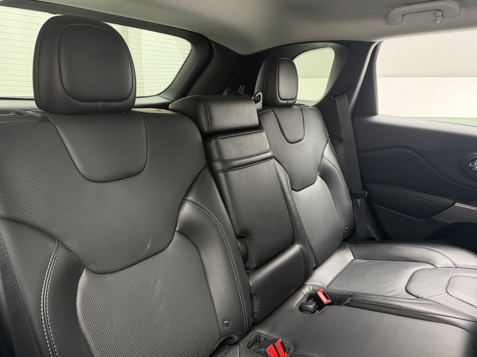 Thumbnail: 2019 Jeep Cherokee - 6