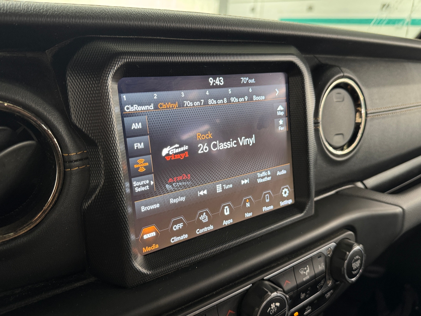 Thumbnail: 2021 Jeep Gladiator - 3