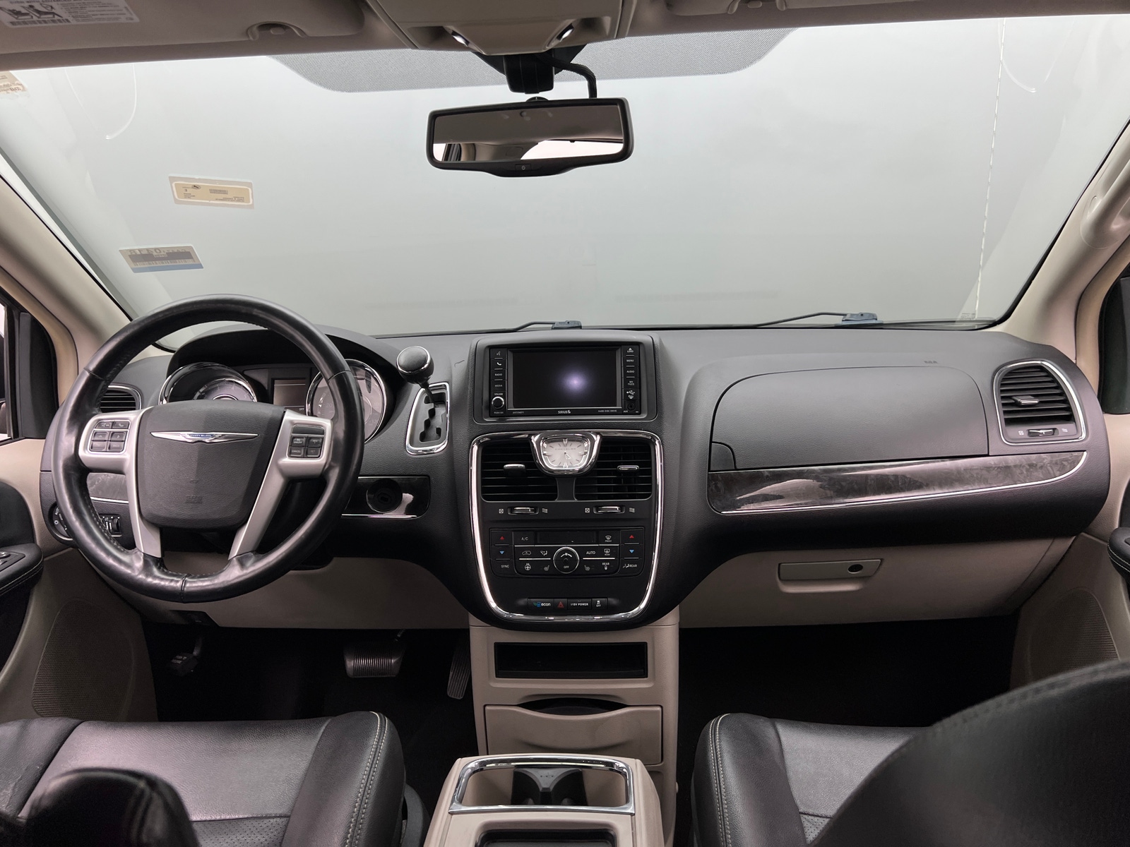 Thumbnail: 2015 Chrysler Town & Country - 2