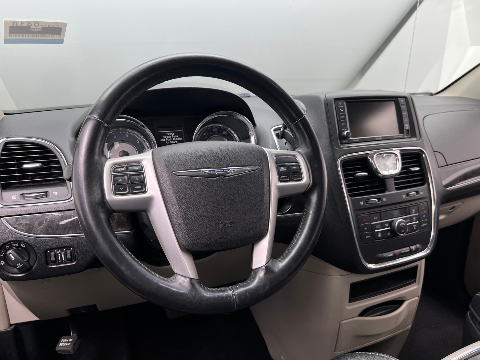 Thumbnail: 2015 Chrysler Town & Country - 4
