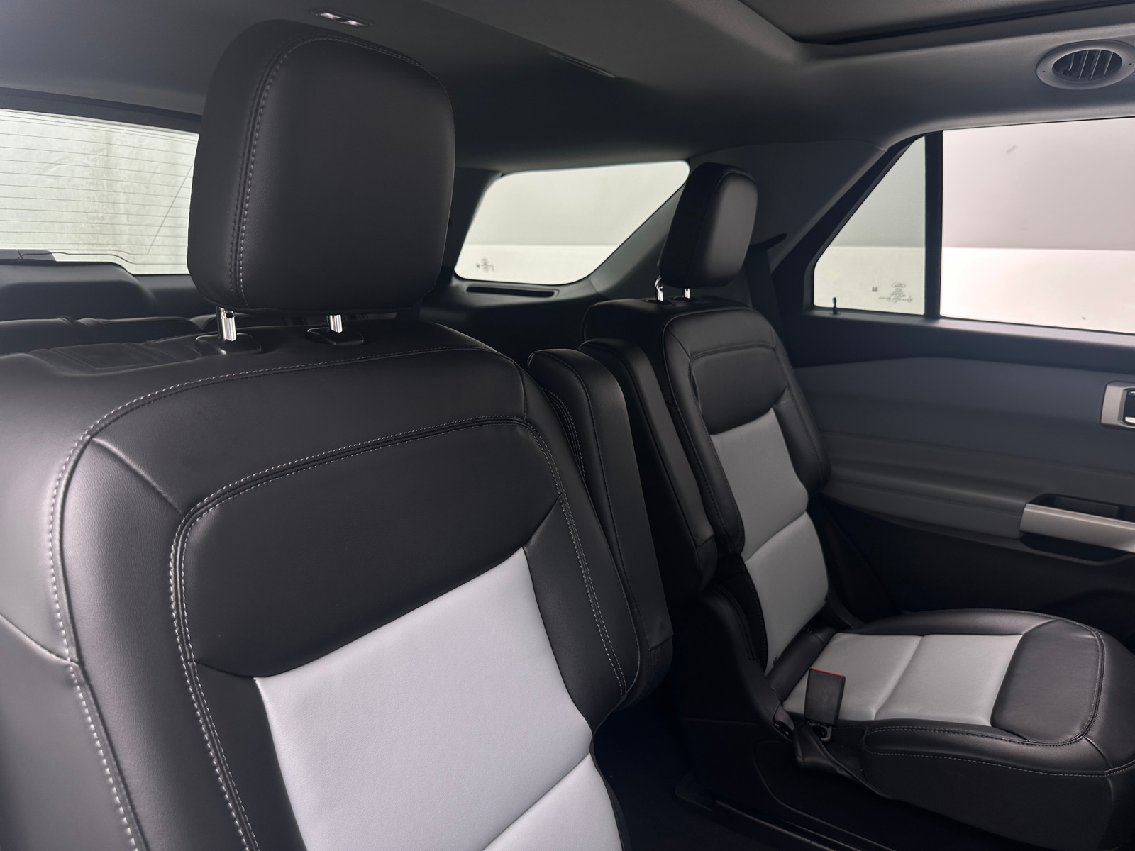 Thumbnail: 2022 Ford Explorer - 5