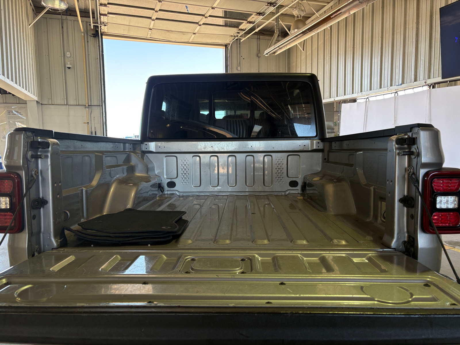 Thumbnail: 2020 Jeep Gladiator - 7