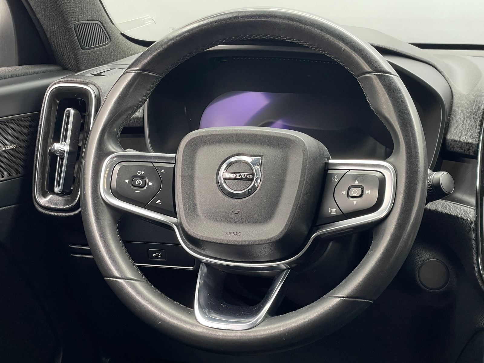 Thumbnail: 2023 Volvo C40 - 5