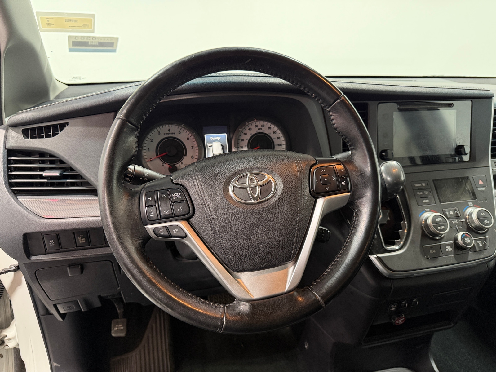 Thumbnail: 2015 Toyota Sienna - 4