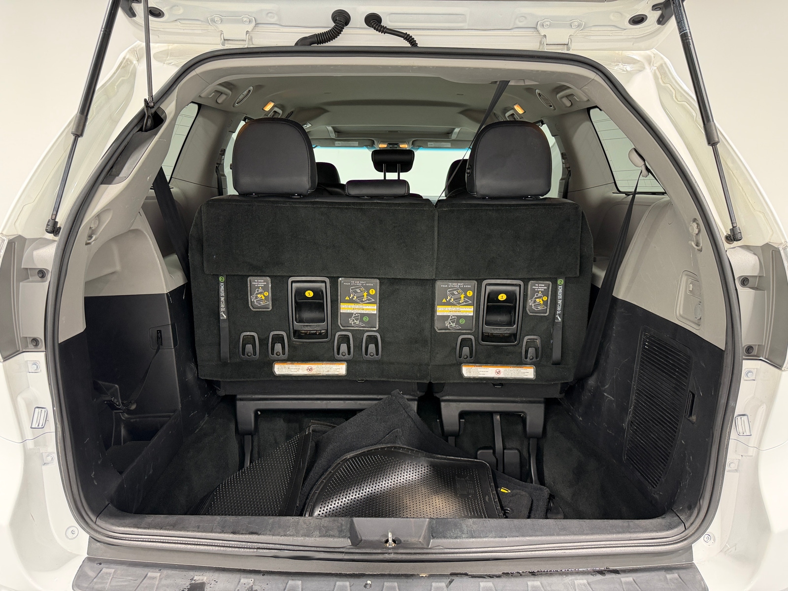 Thumbnail: 2015 Toyota Sienna - 6