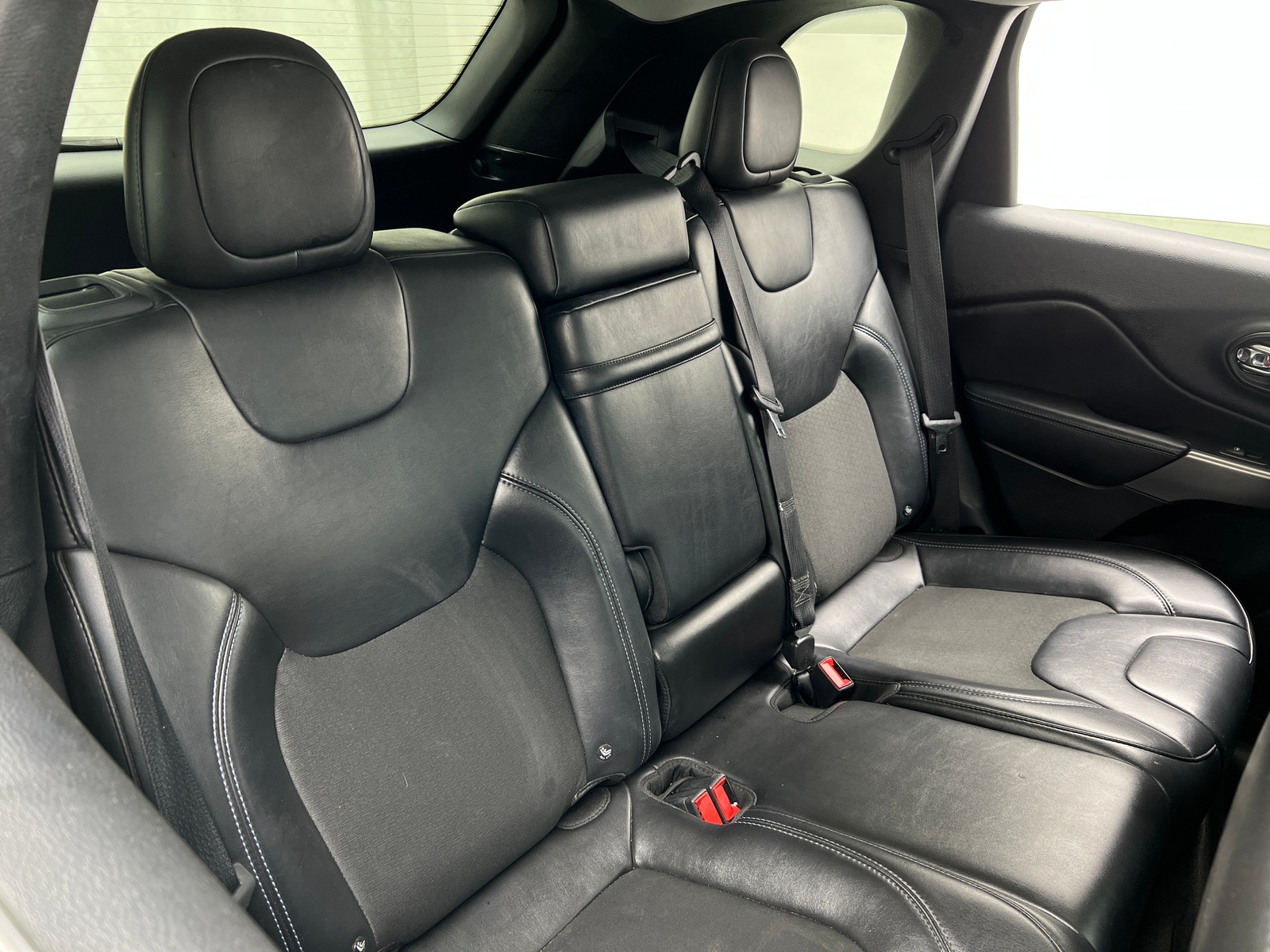 Thumbnail: 2019 Jeep Cherokee - 6