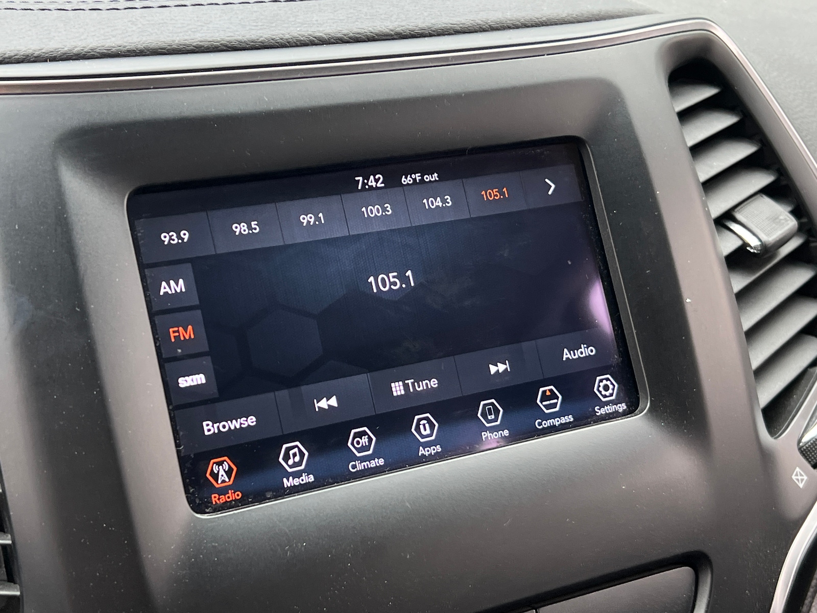 Thumbnail: 2019 Jeep Cherokee - 4